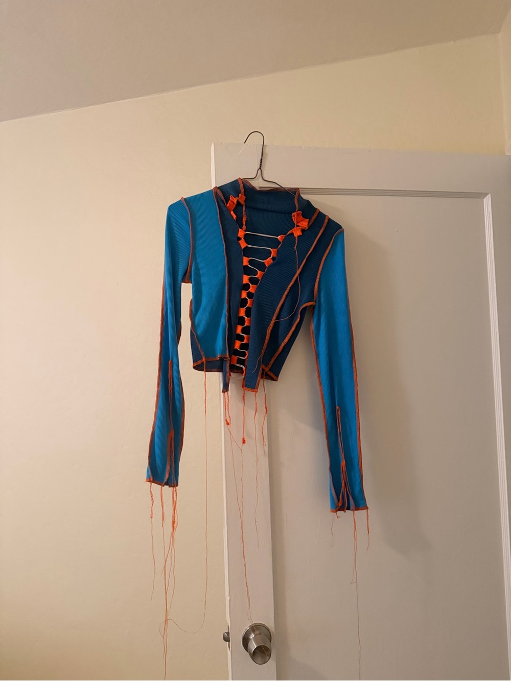 Blue stringy cropped long sleeve